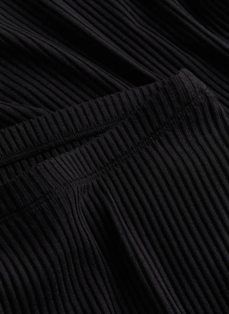 اتش اند ام طقم ماما قطعتين بلوزة وتنورة مضلعة